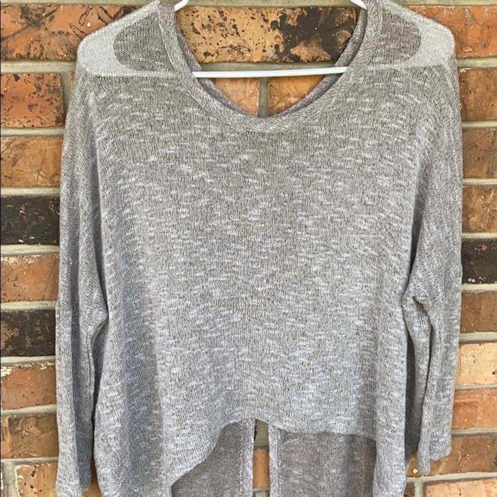 Light sweater top with super cute buttoned back